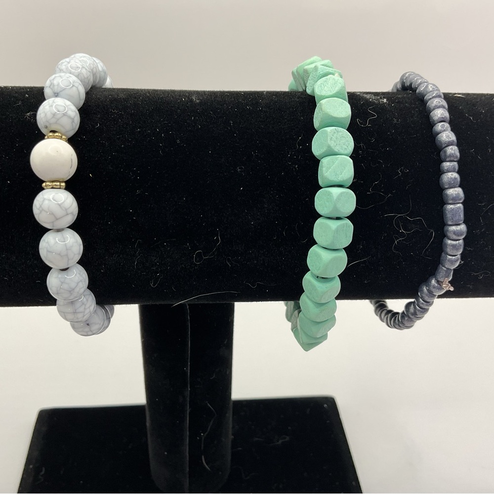 Source Unknown Mint Green, Light Gray and White Beaded Bracelet Set